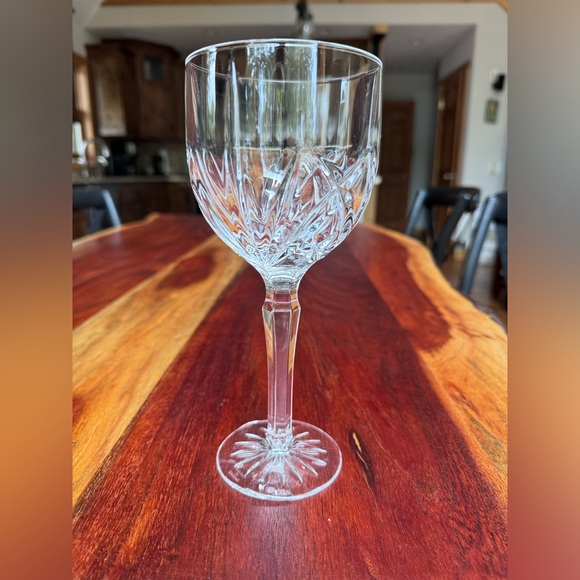 Marquis by Waterford set of 8 All purpose Wine/Water Goblets - perfect condition - Picture 2 of 6